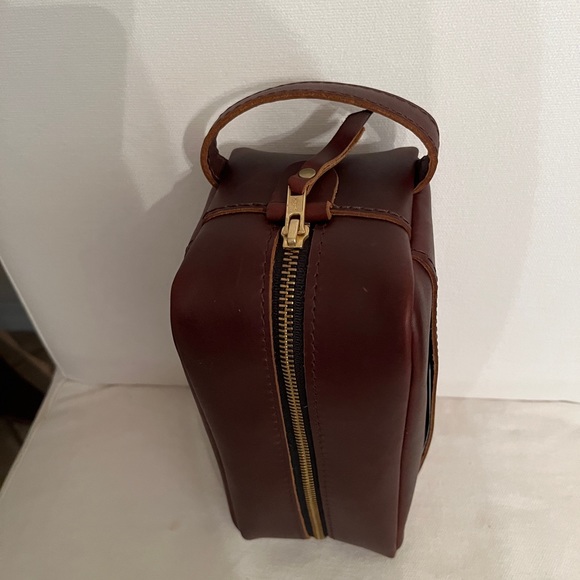 Gent’s leather Dopp Kit . - Picture 5 of 9